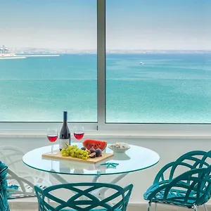 Front-row - Skyline Retreat - Pool Access Larnaca